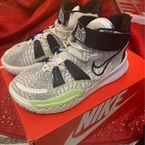 Nike Black and White Sneakers